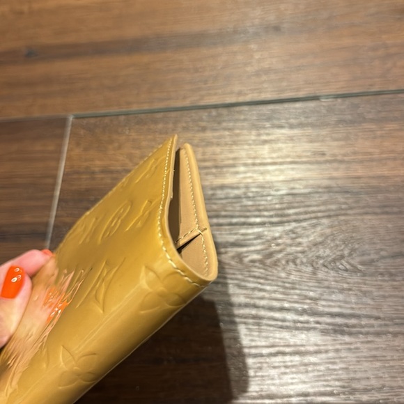 Louis Vuitton Authentic Pre Owned Vernis Agenda/ Passport Holder. - Picture 5 of 6